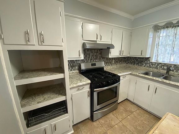 4th image of 1836 Woodlawn St