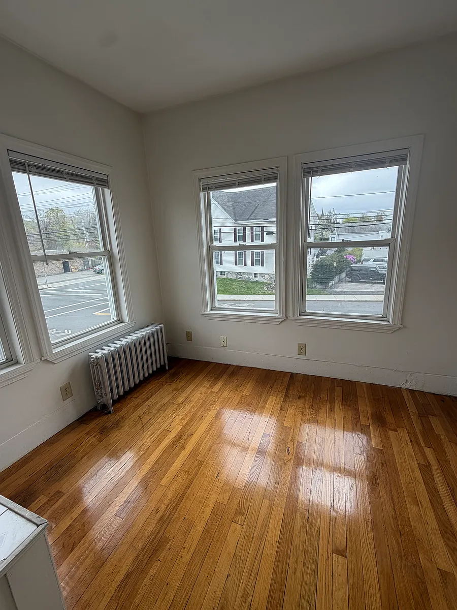 Building Photo - 8 Elm St #2-J