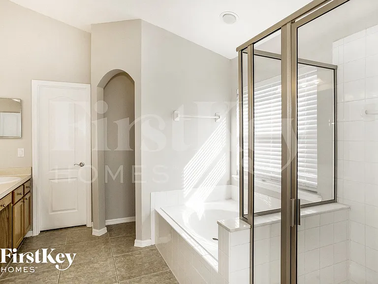 1689 Austin Ln — Photo 10