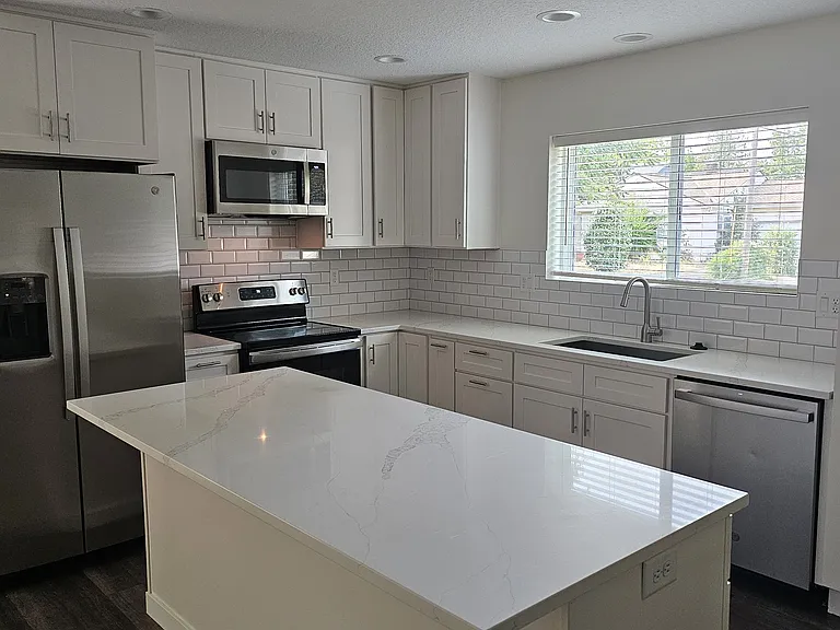 680A Spruce St NE — Photo 4