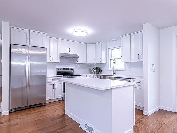 4th image of 6 Lamplighter Drive