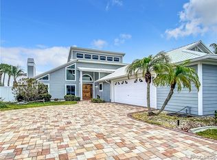 12026 W Bayshore Dr, Crystal River, FL 34429