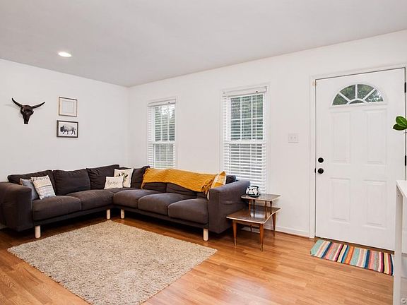 3rd image of 805 Clivendon Ct
