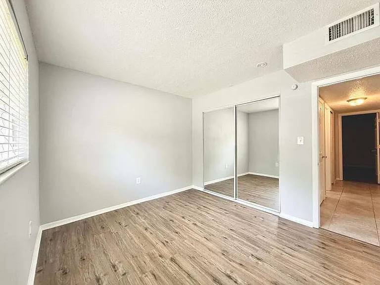 4725 39th Ave N #101 — Photo 15