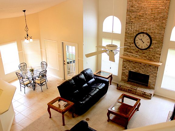 3rd image of 809 N Lake Claire Cir