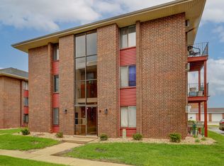 15708 Terrace Dr #RO2, Oak Forest, IL 60452