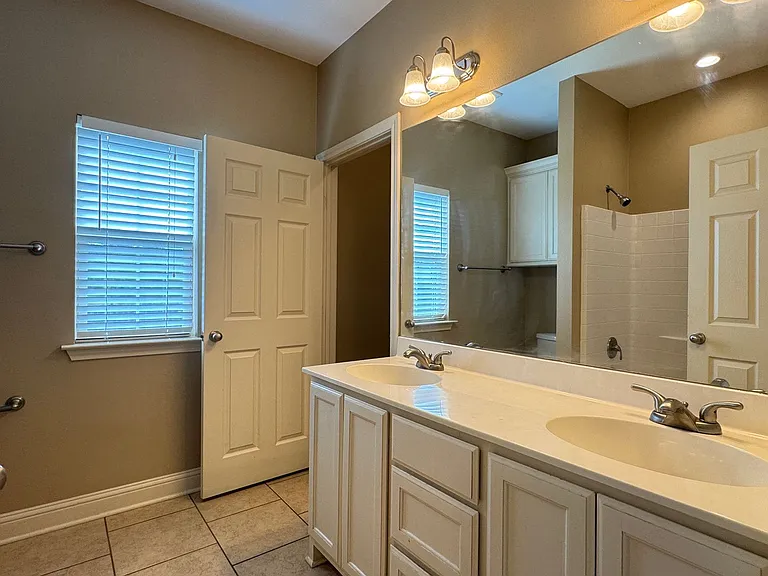 9100 Shadow Oak Dr — Photo 23