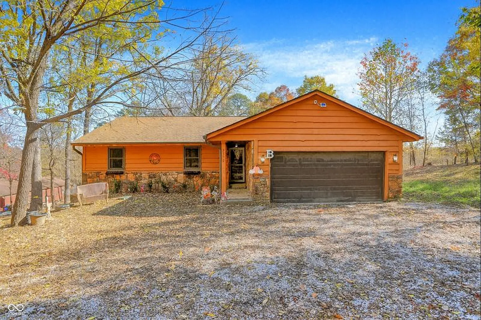 3320 Pine Wood Dr photo 1