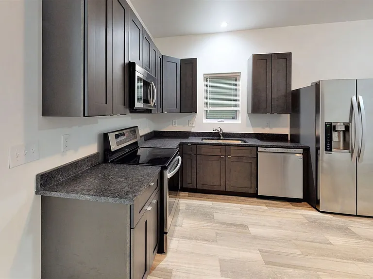 417 E 18th Ave — Photo 4