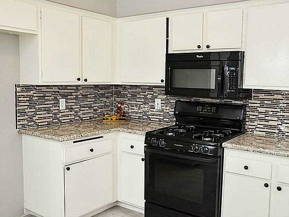 3rd image of 425 Galveston St
