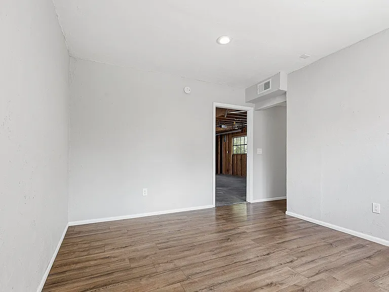 2300 Aspen Dr — Photo 7