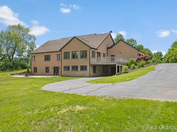 5578 Blackberry Ct NE, Grand Rapids, MI 49525