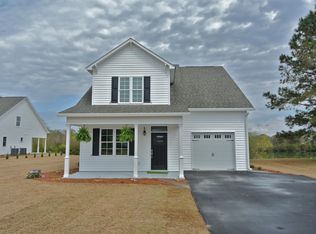200 Silverthorn Ct, New Bern, NC 28560