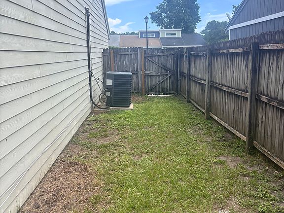 3rd image of 2420 Seabury Pl N