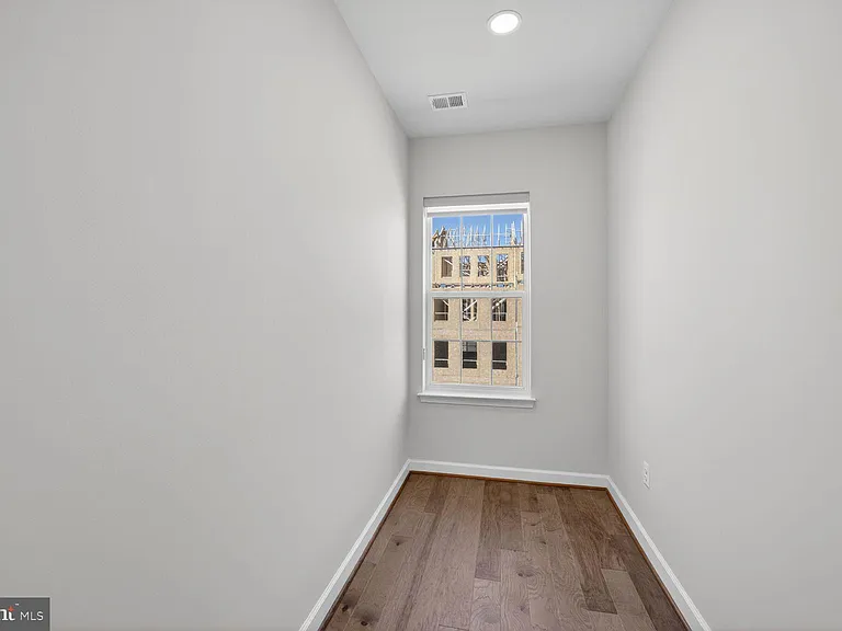 620 Halsey Way — Photo 15