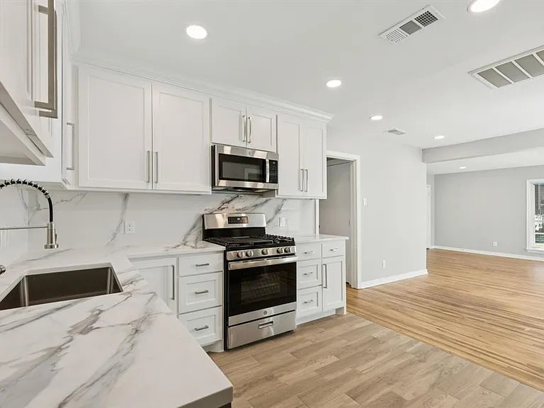 3223 Cherrywood Ave — Photo 2