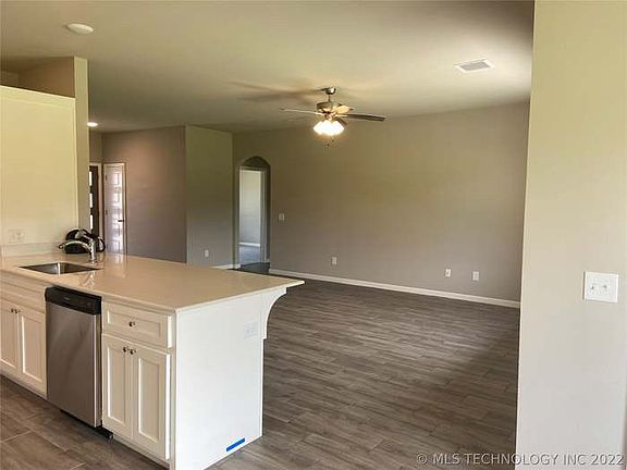 3rd image of 774 E 139th Pl