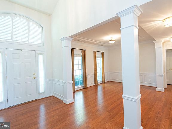 4th image of 29812 Dustin Ave