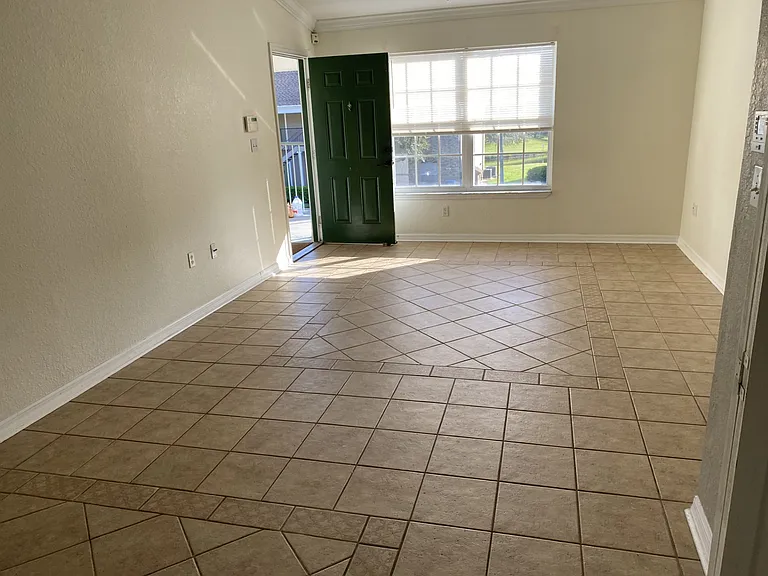 141 Reserve Cir — Photo 3