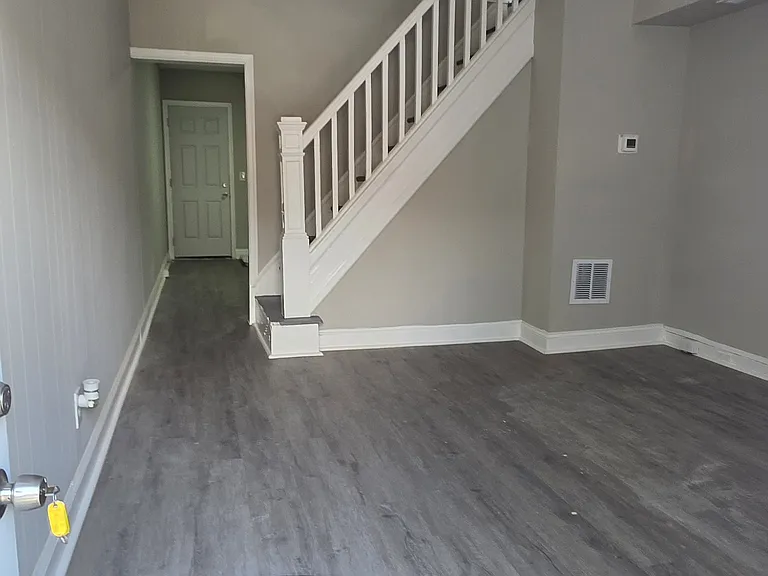 3515 E Fairmount Ave — Photo 2
