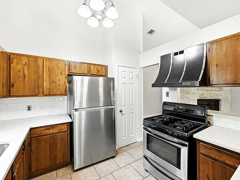 2702 Goldbridge Dr — Photo 10