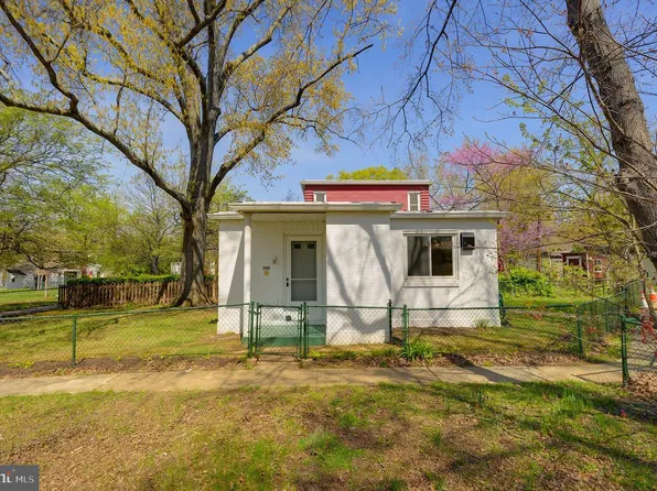 39 Ridge Rd, Greenbelt, MD 20770