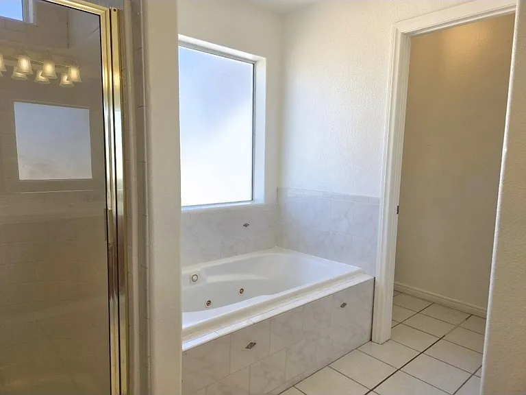 5126 Homestead Rd — Photo 10