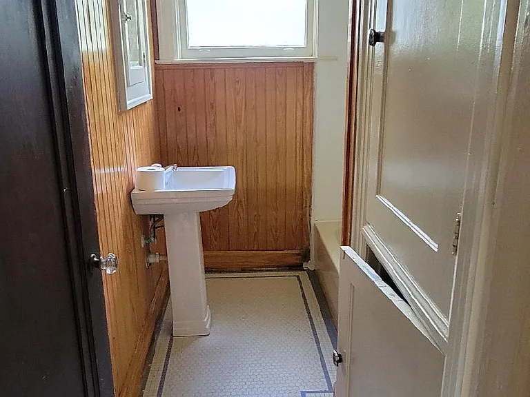 2440 Laurel St — Photo 13