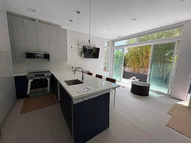 14073 Mira Montana Dr — Photo 2
