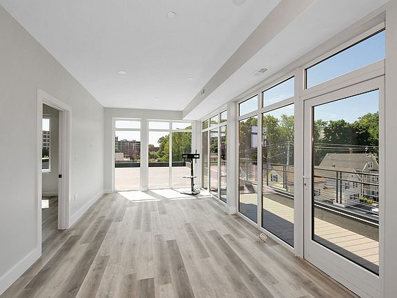 5th image of 1 Lafayette Sq #401