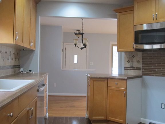 3rd image of 17300 Deering St