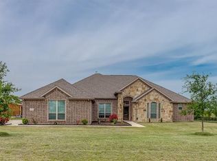 107 High Country Rd, Decatur, TX 76234