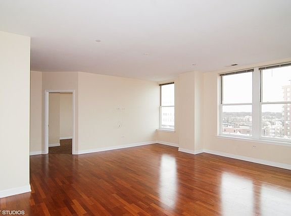 3rd image of 1124 Lake St #404