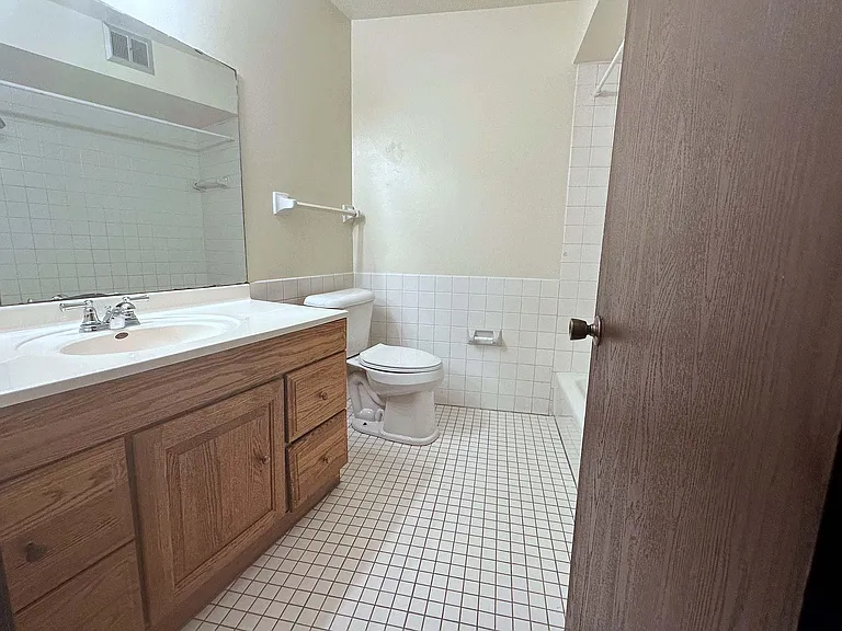Southgate Apartments — Photo 88