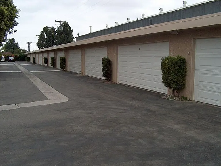 Arrowhead Apartments — Photo 23