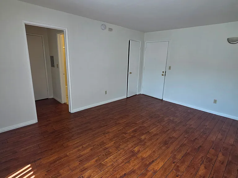 423 S Holt Ave #202 — Photo 13