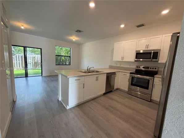 713 NE 208th Ter, Miami, FL 33179