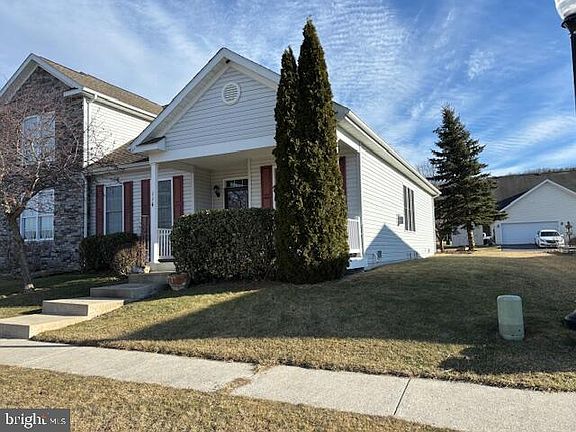 2nd image of 114 Candlewick Ct