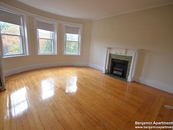 2nd image of 1822 Beacon St #15