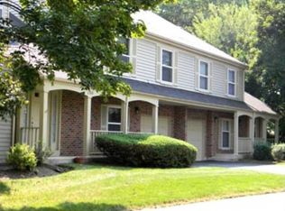 1392 Queensgreen Cir, Naperville, IL 60563