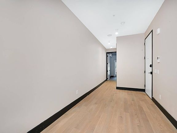 4th image of 208 15th St