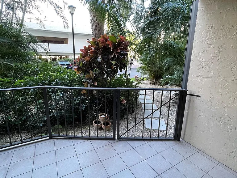 859 Jeffery St #1040 — Photo 32