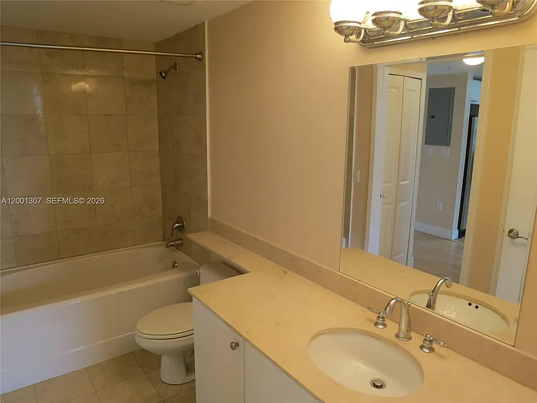 170 SE 14th St #1507 — Photo 4