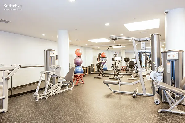 Sold by Sotheby's International Realty | media 35