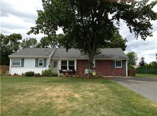 205 Kendall Rd, Kendall Park, NJ 08824