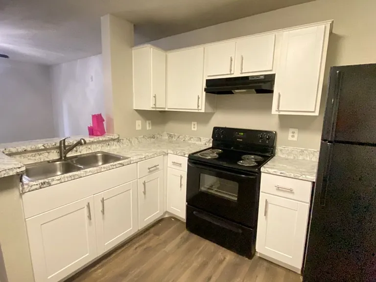PALM TRACE APARTMENTS — Photo 31