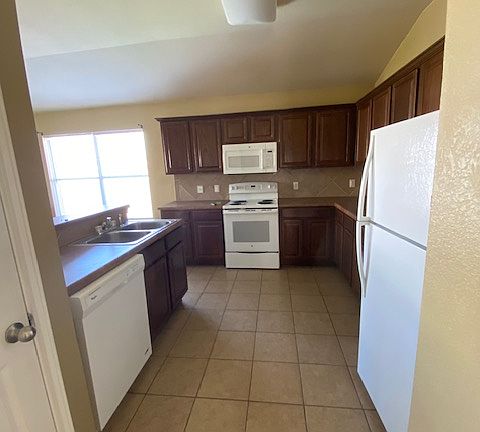 4th image of 607 Constellation Dr