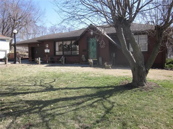 1402 Harmon St, Saint Joseph, MO 64504