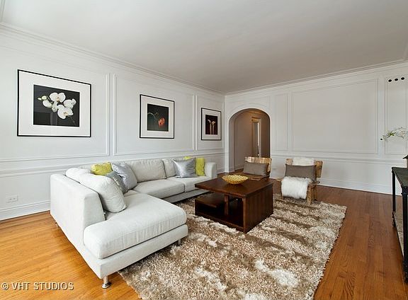 3rd image of 431 W Oakdale Ave APT 5A