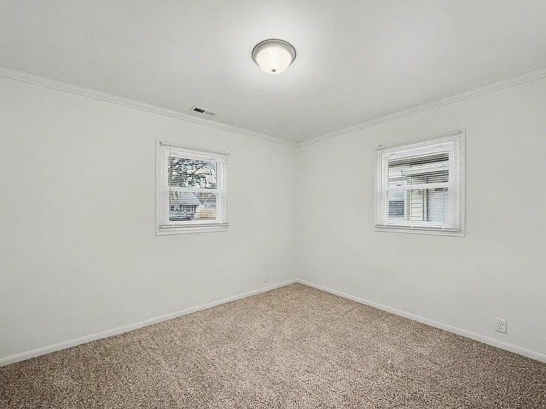613 N Ashland Ave — Photo 7